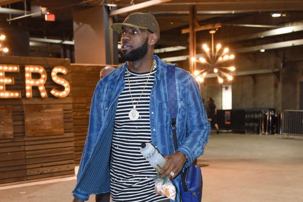 NBA常规赛战报：快船客场险胜雷霆,