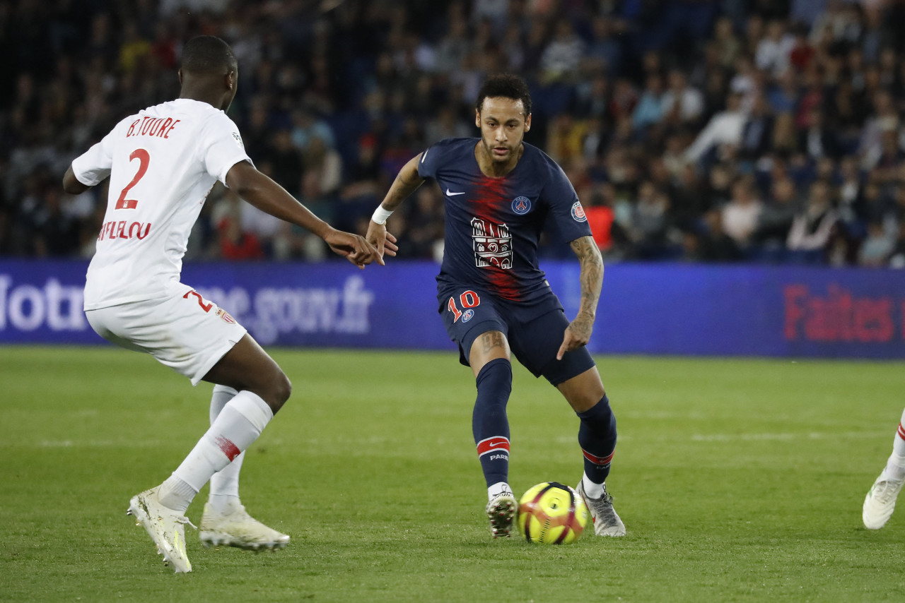 波兰媒体：莱万妻子经常分享跳交际舞的视频，引发了夫妻争吵