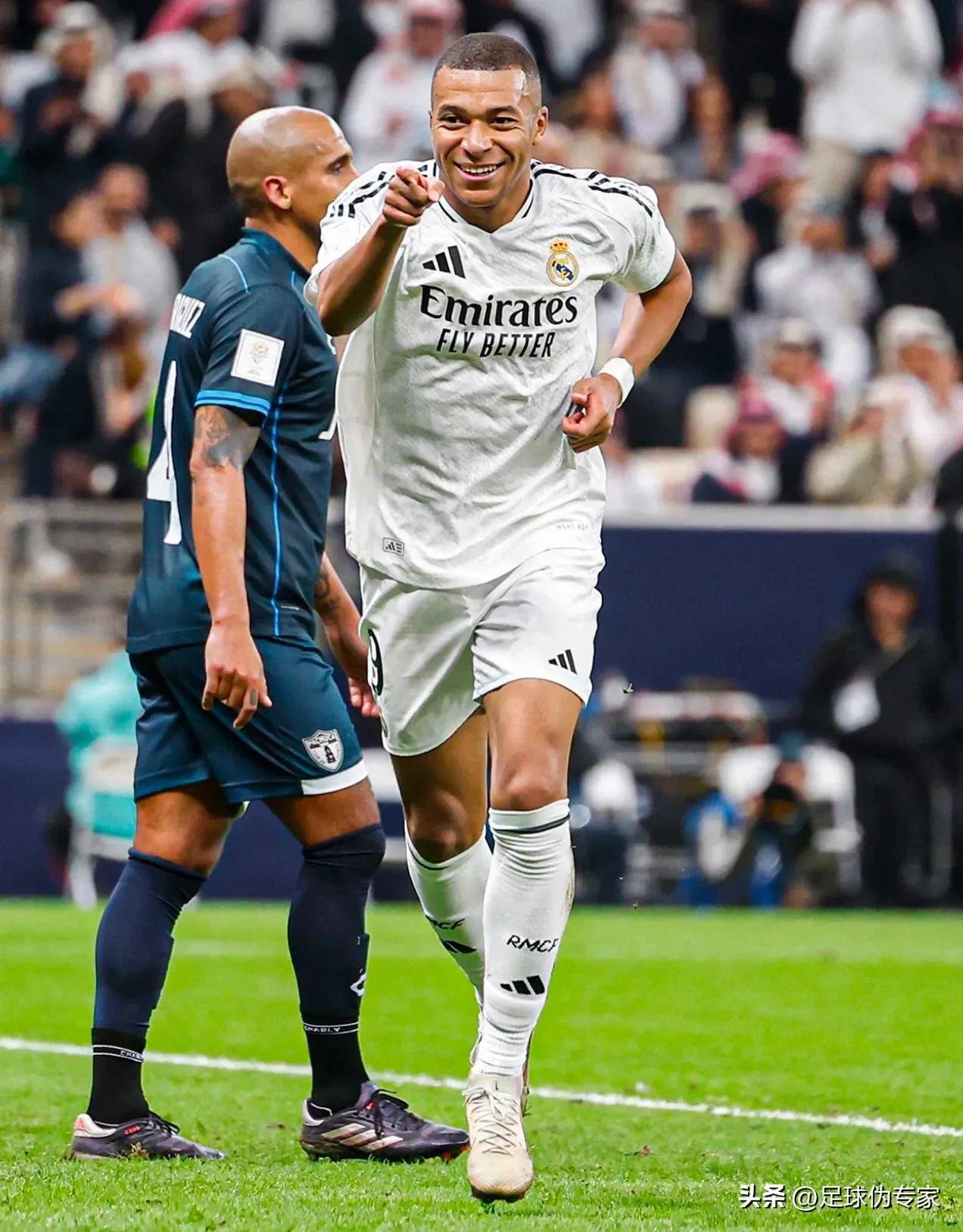 足球法甲豪门官宣续约核心前锋，合同长达五年