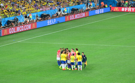 巴特萨吉感谢球迷支持，庆祝球队重要胜利