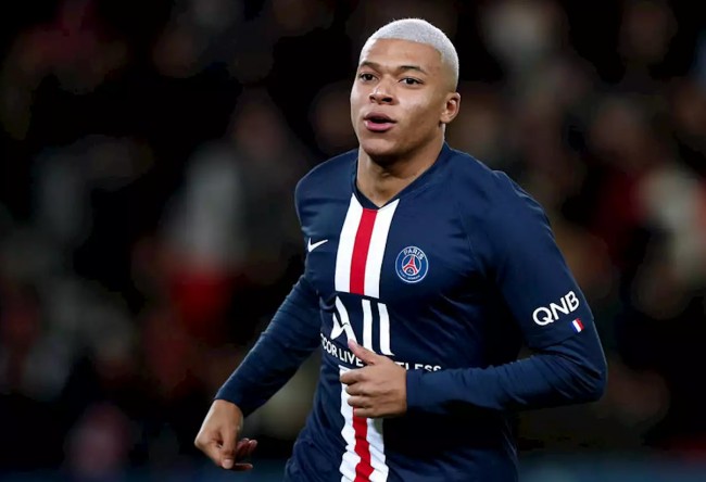 懂球妹采访：她是切尔西球迷，最喜欢阿扎尔和坎特